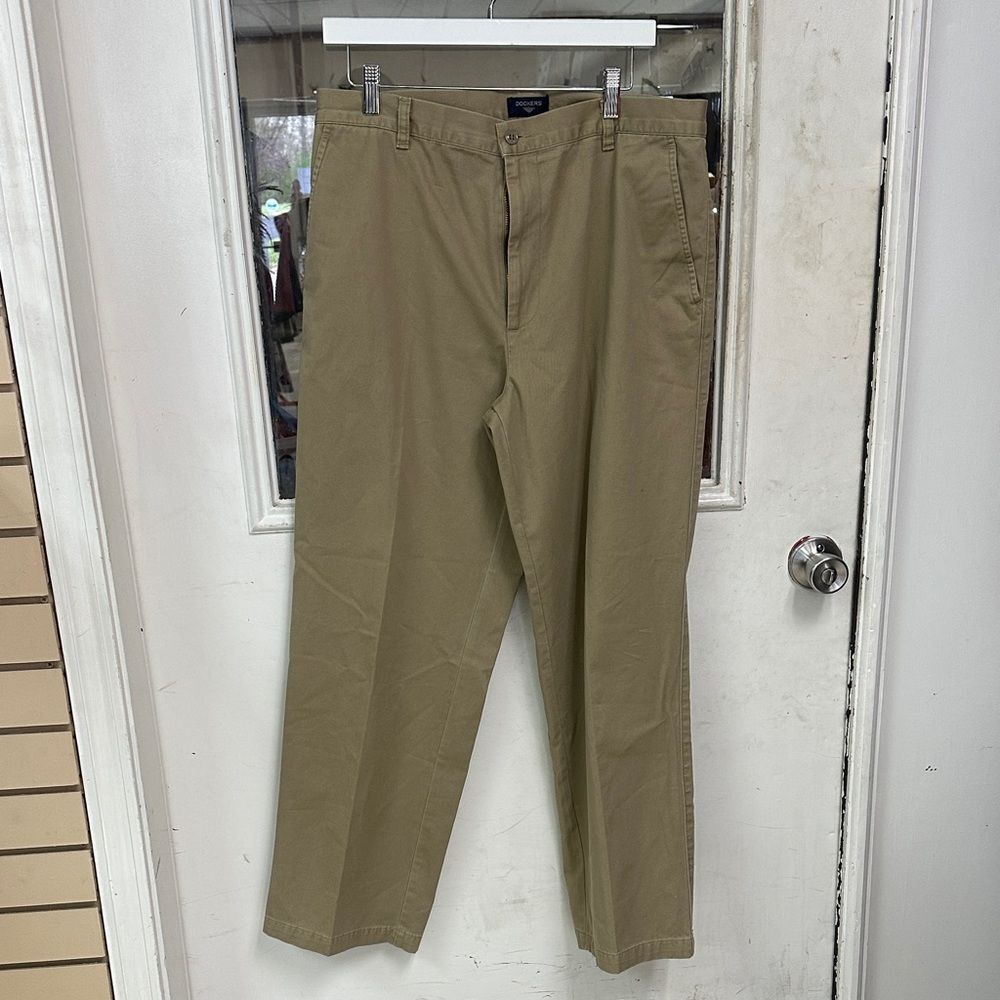 Dockers Men's Khaki Chinos